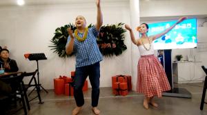 하와이 신혼여행 정보는 물론 풍성한 선물까지 '하와이안 크리스마스 파티' - 뉴스 썸네일 이미지