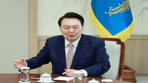 윤 <b>대통령</b>, '자원 부국' <b>앙골라</b>와 <b>정상회담</b>