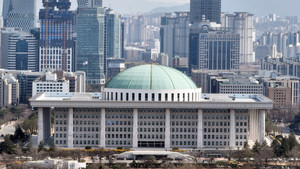 <b>민주당</b>, <b>나경원 고발</b>…국민의힘, 추미애 고발
