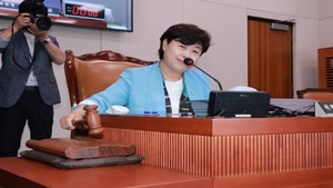 <b>서영교</b>, 청탁 논란에 "'무효표 방지' 통화…<b>법적 조치</b>할 것"